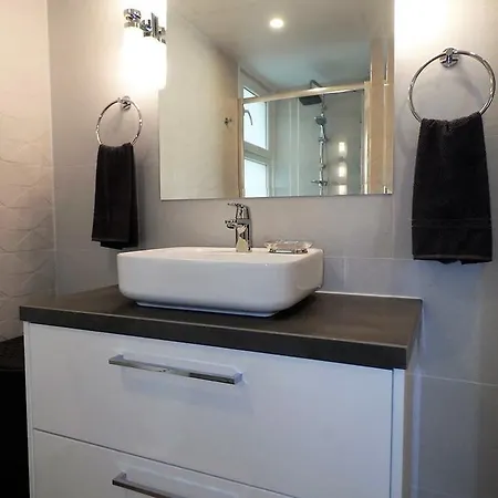 2b Delux Beachfront Pool Apt - Londa Beach