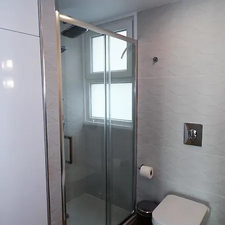 Appartamento 2b Delux Beachfront Pool Apt - Londa Beach *