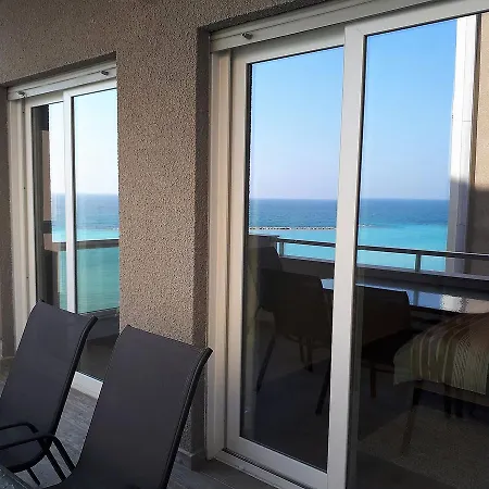 2b Delux Beachfront Pool Apt - Londa Beach