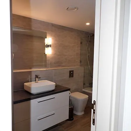 2b Delux Beachfront Pool Apt - Londa Beach * Limisso
