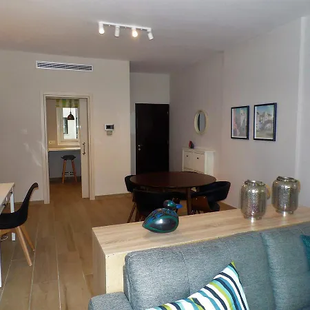 Appartamento 2b Delux Beachfront Pool Apt - Londa Beach *