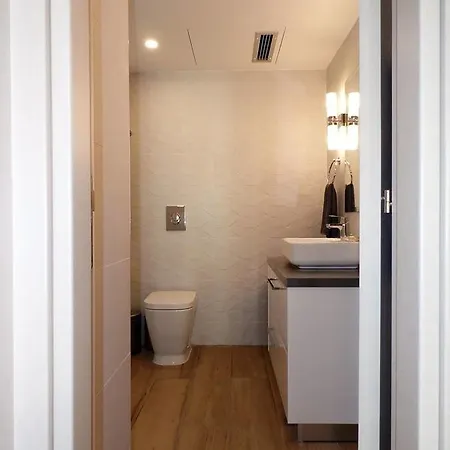 Appartamento 2b Delux Beachfront Pool Apt - Londa Beach