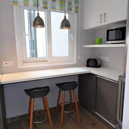 2b Delux Beachfront Pool Apt - Londa Beach Apartment