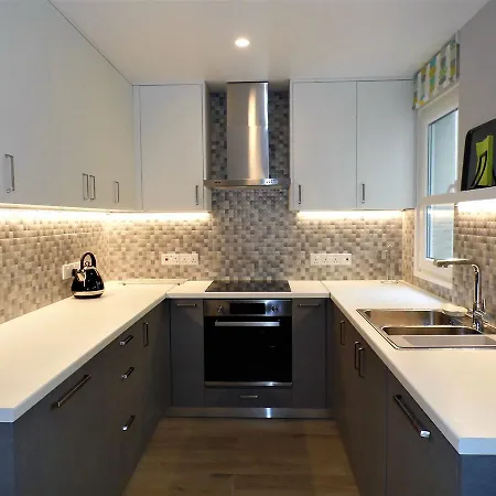 2b Delux Beachfront Pool Apt - Londa Beach