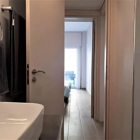 Apartman 2b Delux Beachfront Pool Apt - Londa Beach *
