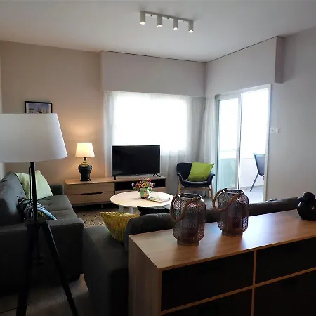 Apartment 2b Delux Beachfront Pool Apt - Londa Beach *