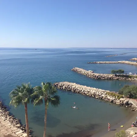 Apartment 2b Delux Beachfront Pool Apt - Londa Beach Limassol