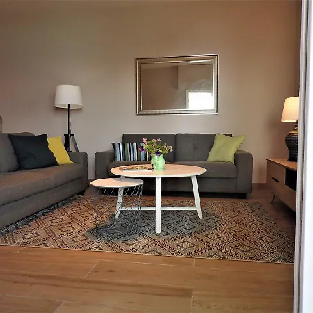 Apartment 2b Delux Beachfront Pool Apt - Londa Beach *