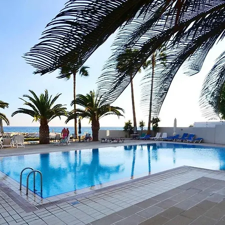 2b Delux Beachfront Pool Apt - Londa Beach